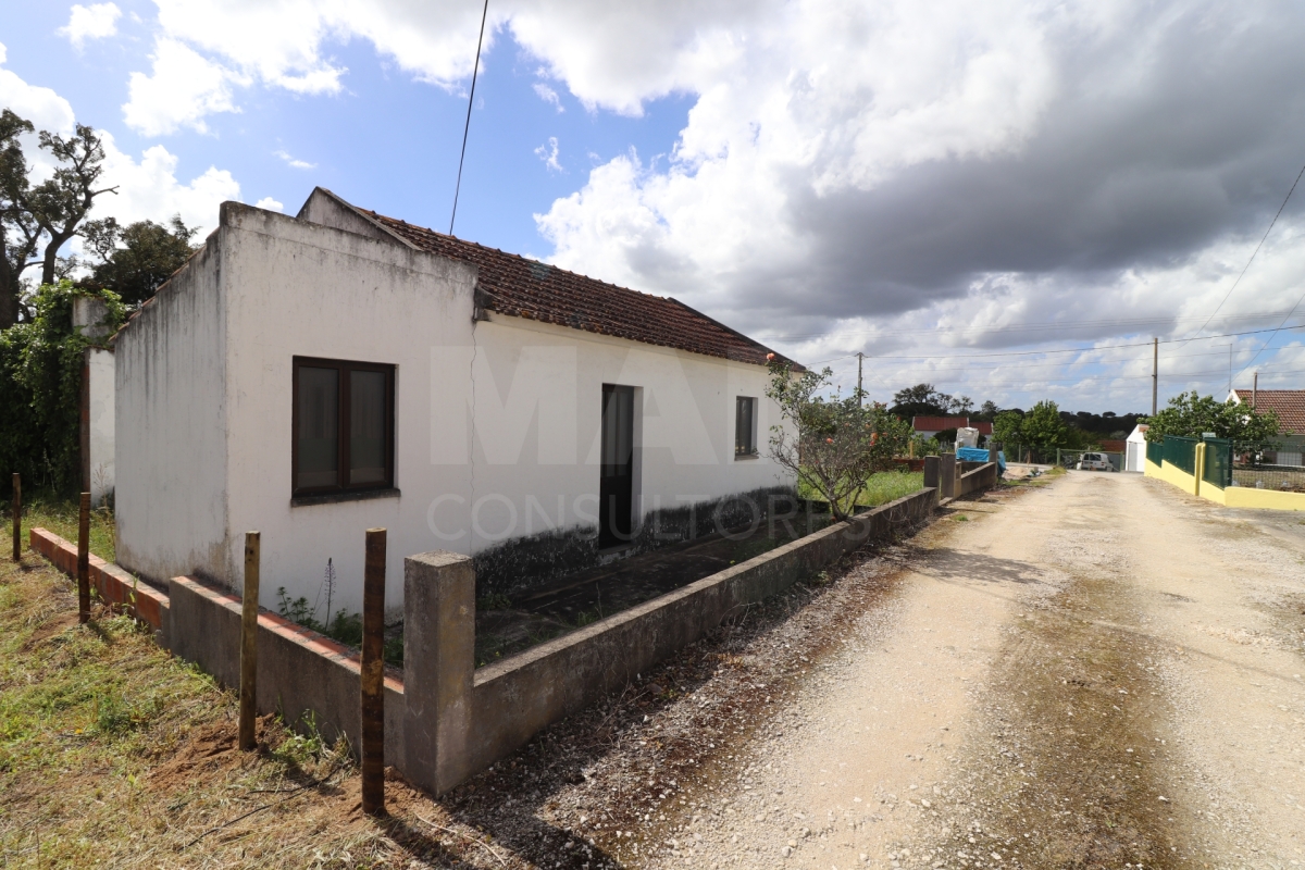 Storage room on a plot of land with 507 m2 in Coruche