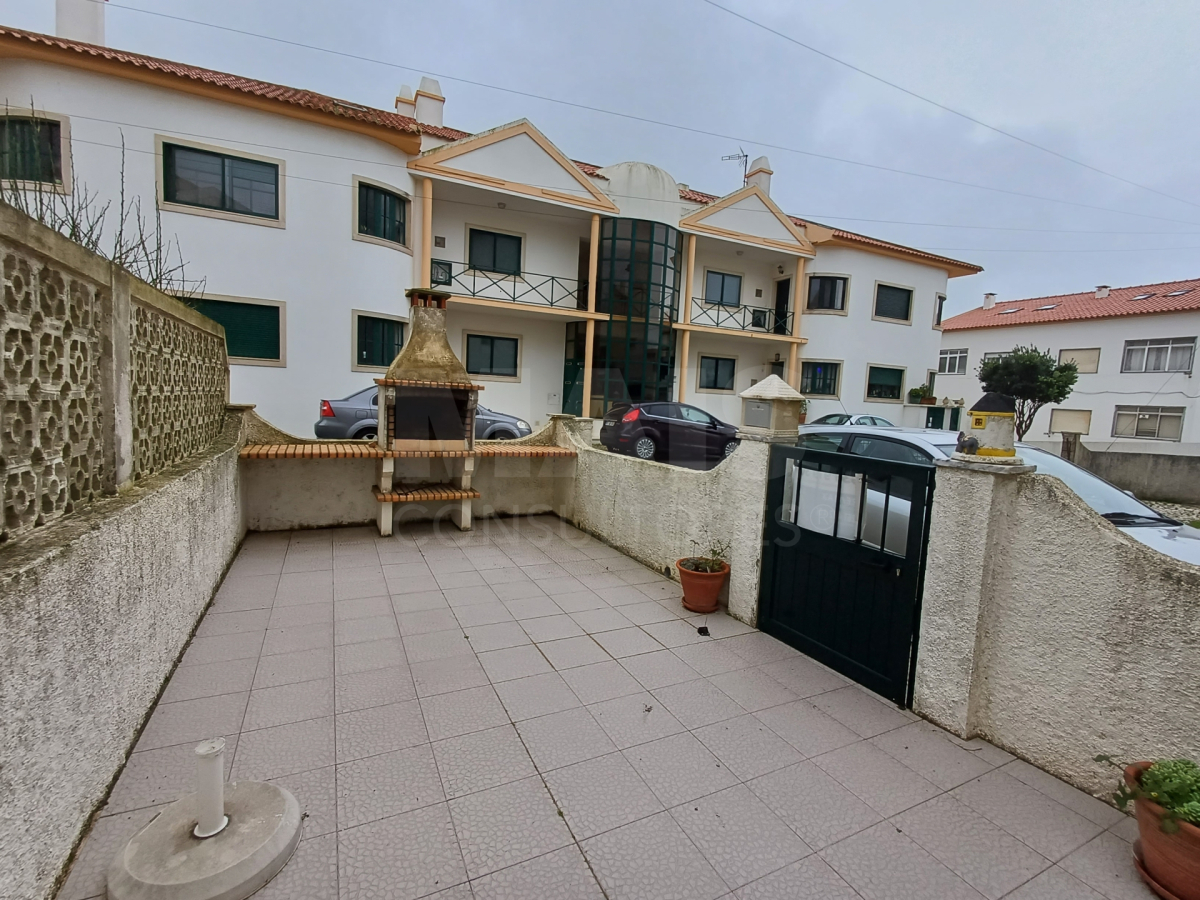 🏖️ Apartamento T2+2 com Box/garagem e 2 terraços em São Bernardino, Peniche, a 200m da Praia! 🏖️